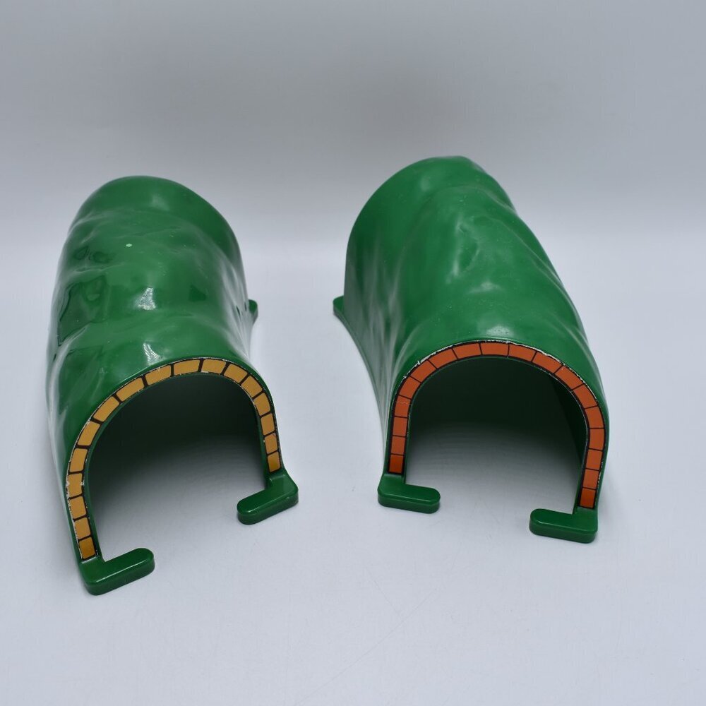 Tomy Thomas and Friends Trackmaster Train x 2 Curved Green Mountain Tunnel 2001 - Picture 7 of 11